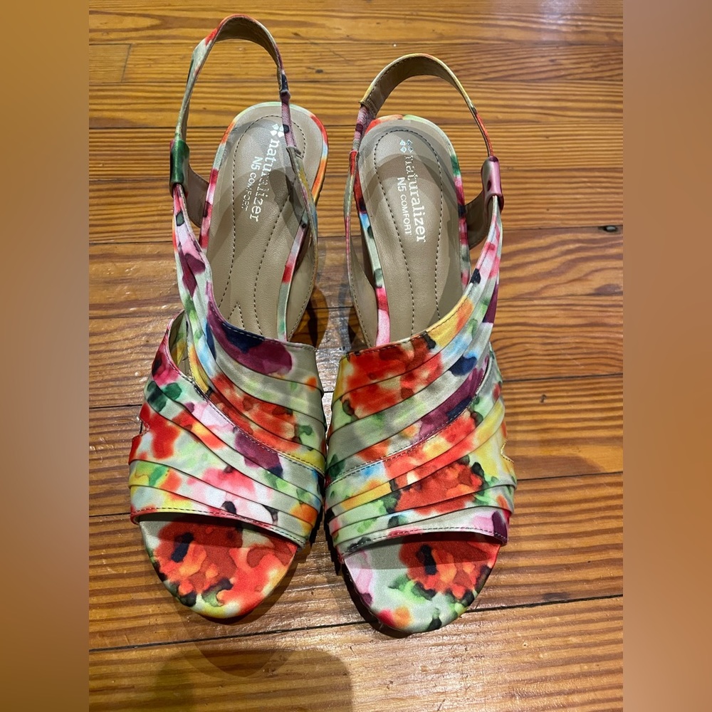 BNWOT floral sandals
